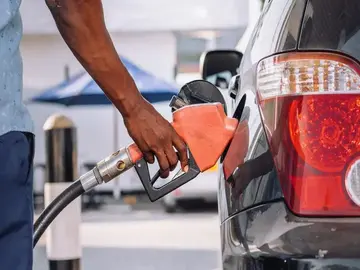 لماذا ينخفض استهلاك الوقود الفعّال لسيارتك على الطرق السريعة المفتوحة؟