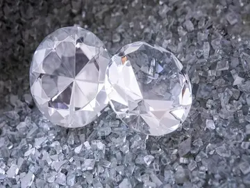 الفكرة الكامنة وراء تألق الخاتم ذي الـ57 وجهًا