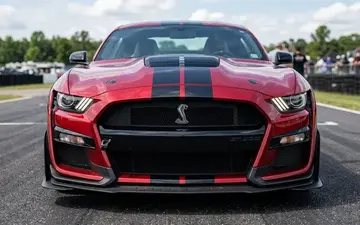 لم تُبنَ Shelby Mustang لسباقات التسارع فقط