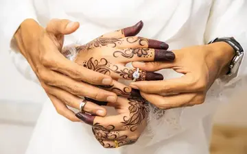 شراء خاتم أبدية مرصّع بالألماس: ذهب 14 قيراطًا أم 18 قيراطًا، وما الذي ينبغي التحقق منه أولًا