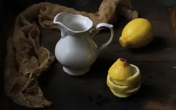 كيفية اختيار إبريق خزفي أبيض للسكب أو التنسيق أو لكليهما